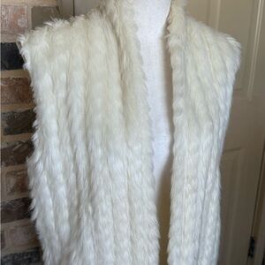 Guess Cream White Faux Fur Wool Blend Sweater Vest Sz L